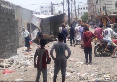 هدم مبنى عشوائي في ردفان