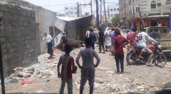 هدم مبنى عشوائي في ردفان