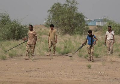 شاهد.. تطهير حقل ألغام حوثي شرق الحديدة
