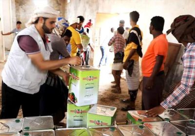 304 أسر يحتفون بمساعدات "خليفة الإنسانية" شرق سقطرى (صور)