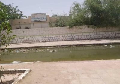 الصرف الصحي يحاصر "عتق للأمومة والطفولة" بشبوة