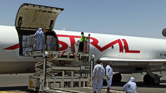 18 طن لقاحات تصل إلى مطار صنعاء