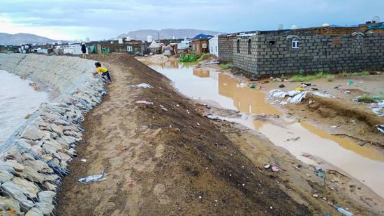 للوقاية من السيول.. "الدولية للهجرة" تدشن دفاعات ترابية في الجفينة