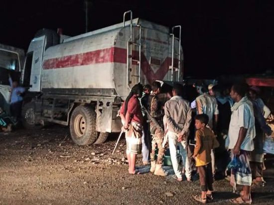 عصابات إخوانية تترصد ناقلات النفط بتعز