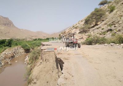 تصدع طريق "باتيس ـ كبث" بخنفر جراء السيول (صور)