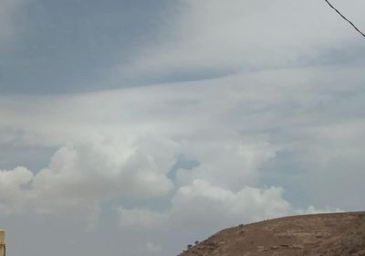 وسط توقعات بأمطار.. سحب ركامية بمديرية المكلا
