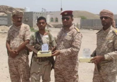 قيادة النخبة الحضرمية تكرم أفرادها بنقطة شموسة