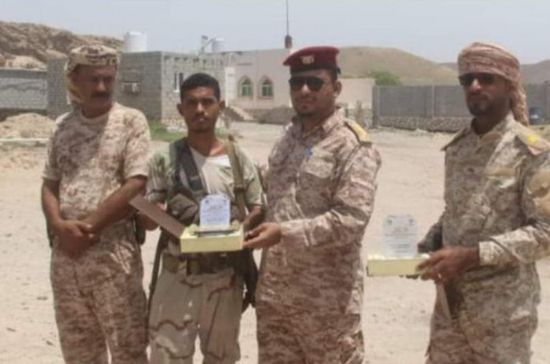 قيادة النخبة الحضرمية تكرم أفرادها بنقطة شموسة