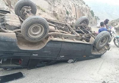 انقلاب سيارة على طريق عدن - تعز