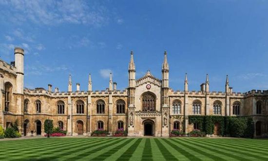 الرئيسة التنفيذية لهونج كونج تتخلى عن جامعة كامبريدج