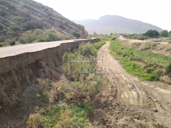مطالب بإزالة جسر في كبث يحرم المزارع من المياه (ًصور)