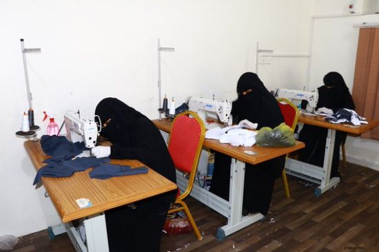 لمكافحة كورونا.. مفوضية اللاجئين: نازحات يصنعن 15 ألف كمامة