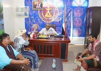 انتقالي حضرموت يقف على خطط العمل بالشحر ودوعن