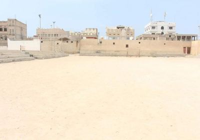 بدء العمل بمشروع تعشيب المنشأة الداخلية لنادي سمعون