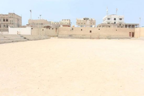 بدء العمل بمشروع تعشيب المنشأة الداخلية لنادي سمعون