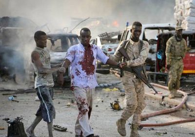  مقتل 5 أشخاص في انفجار فندق وإطلاق نار ا بمقديشو