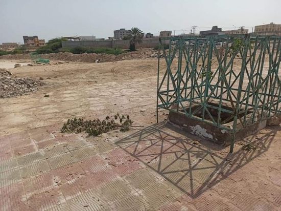 اعتداء تخريبي يطال التشجير بشارع برك في الشحر