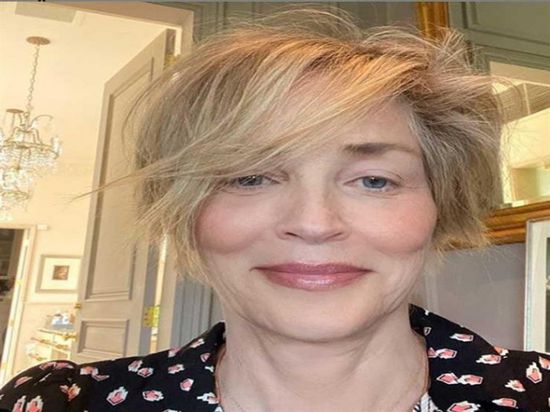 شارون ستون تعلن إصابة شقيقتها بفيروس كورونا