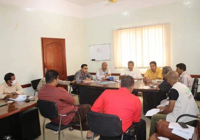 قيادات "المكلا" تستعرض موقف المشاريع الخدمية