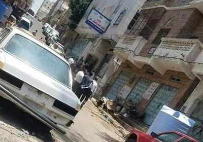 عناصر إخوانية تقتحم "صحة تعز" وتنهب سيارة إسعاف