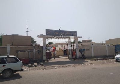 تشغيل منظومة طاقة شمسية بمستشفى الرازي في أبين