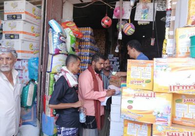 ضبط مخالفين لتسعيرة الدقيق بردفان