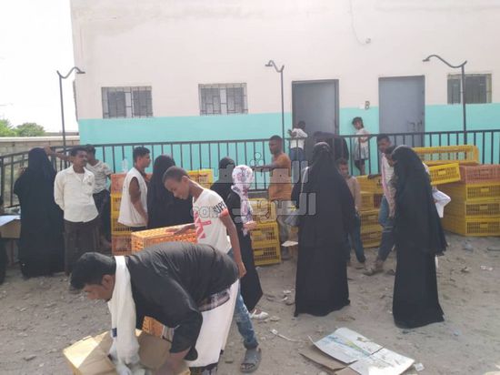 650 أسرة تتلقى "مستلزمات مدخل الدواجن" في خنفر