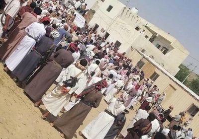 عسيلان ترفض قرار الإخوان إقالة مديرها (صور)