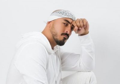 بعد غياب.. حسام الحسيني يعود للغناء بـ "متصدقيش" (فيديو)