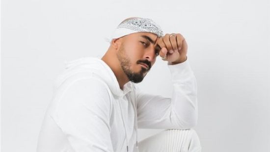 بعد غياب.. حسام الحسيني يعود للغناء بـ "متصدقيش" (فيديو)