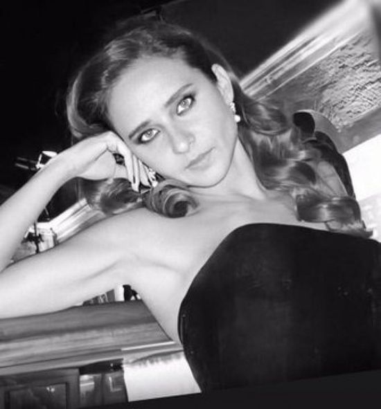 نيللي كريم تخضع لجلسة تصوير جديدة بالأبيض والأسود