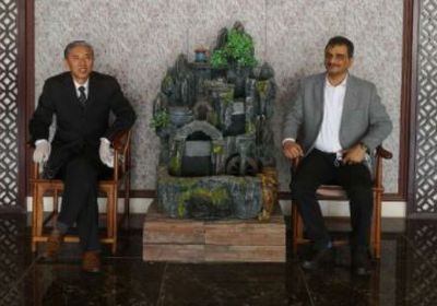 بحثا التعاون المشترك.. لملس وكانغ يلتقيان في الرياض