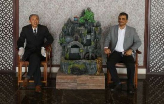 بحثا التعاون المشترك.. لملس وكانغ يلتقيان في الرياض