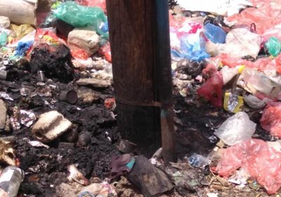 تآكل قاعدة عمود كهرباء في الحوطة ينذر بخطر