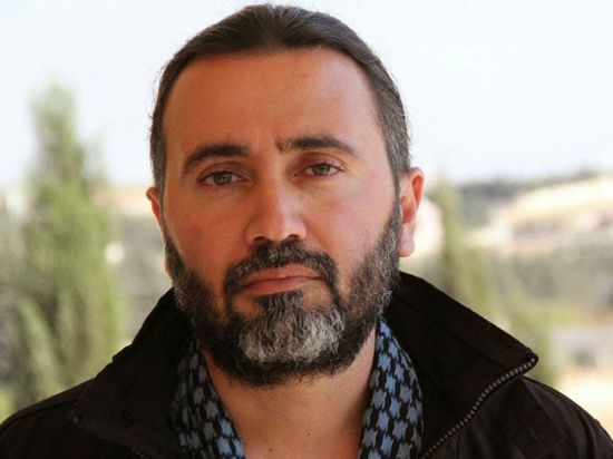 المخرج السوري طلال ديركي يعلن وفاة خالته بفيروس كورونا 