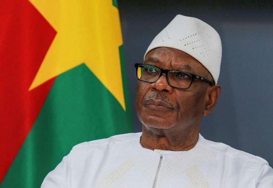 رئيس مالي يستسلم لـ"الانقلاب" ويعلن استقالته