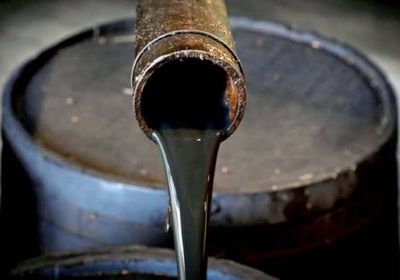 النفط يهبط متأثراً بمخاوف تباطؤ الطلب وبيانات المخزونات الأمريكية