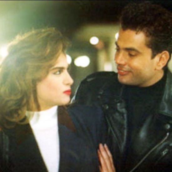 بصورة من فيلمهما.. سيمون تهنئ عمرو دياب على العودة للتمثيل