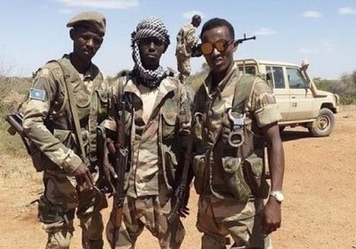 الجيش الصومالي يُدمر مخازن أسلحة ومواقع تابعة لحركة الشباب الإرهابية