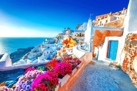 كورونا تهبط بعائدات السياحة في اليونان