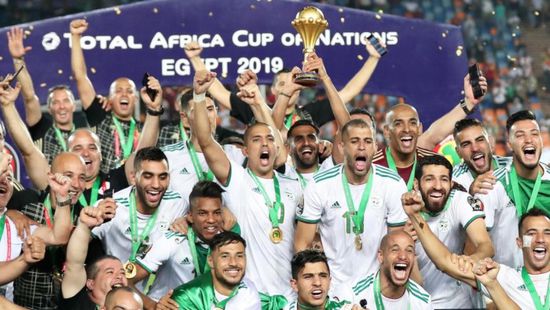 الكاف يعلن تتويج الجزائر بلقب أفضل منتخب خماسي في القرن ال 21