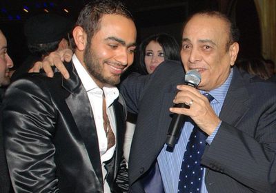 نقل والد تامر حسني للمستشفى بعد مروره بوعكة صحية