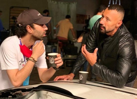 بعد تعاونهما في "أسود فاتح".. أحمد فهمي عن كريم العدل :مخرج بيطلع أحسن ما عندك