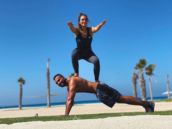 أحدث ظهور لـ محمد الشرنوبي وراندا رياض بعد زواجهما (صورة)