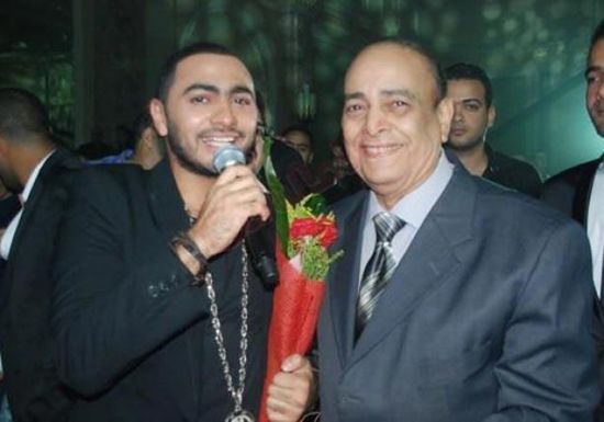 تامر حسني يوضح حقيقة الحالة الصحية لوالده