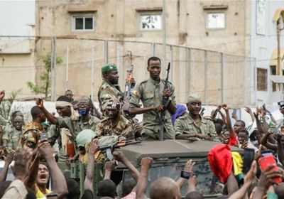 عقب الانقلاب.. أمريكا تعلّق الدعم العسكري لمالي