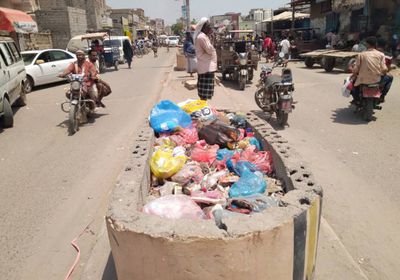 أحواض الورود بجعار تتحول إلى مكبات للقمامة (صور)  