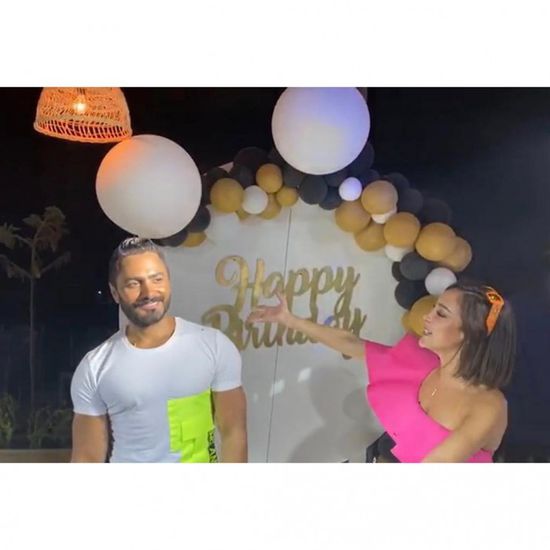 تامر حسني يوجه رسالة لزوجته بسمة بوسيل بعد الاحتفال بعيد ميلاده