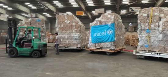 قدمتها يونيسيف.. شحنة معدات طبية تصل صنعاء
