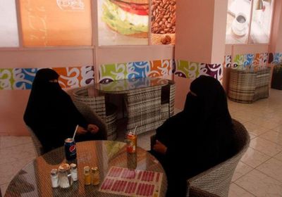 الشرق الأوسط: مليشيا الحوثي تغلق عشرات المقاهي بصنعاء
